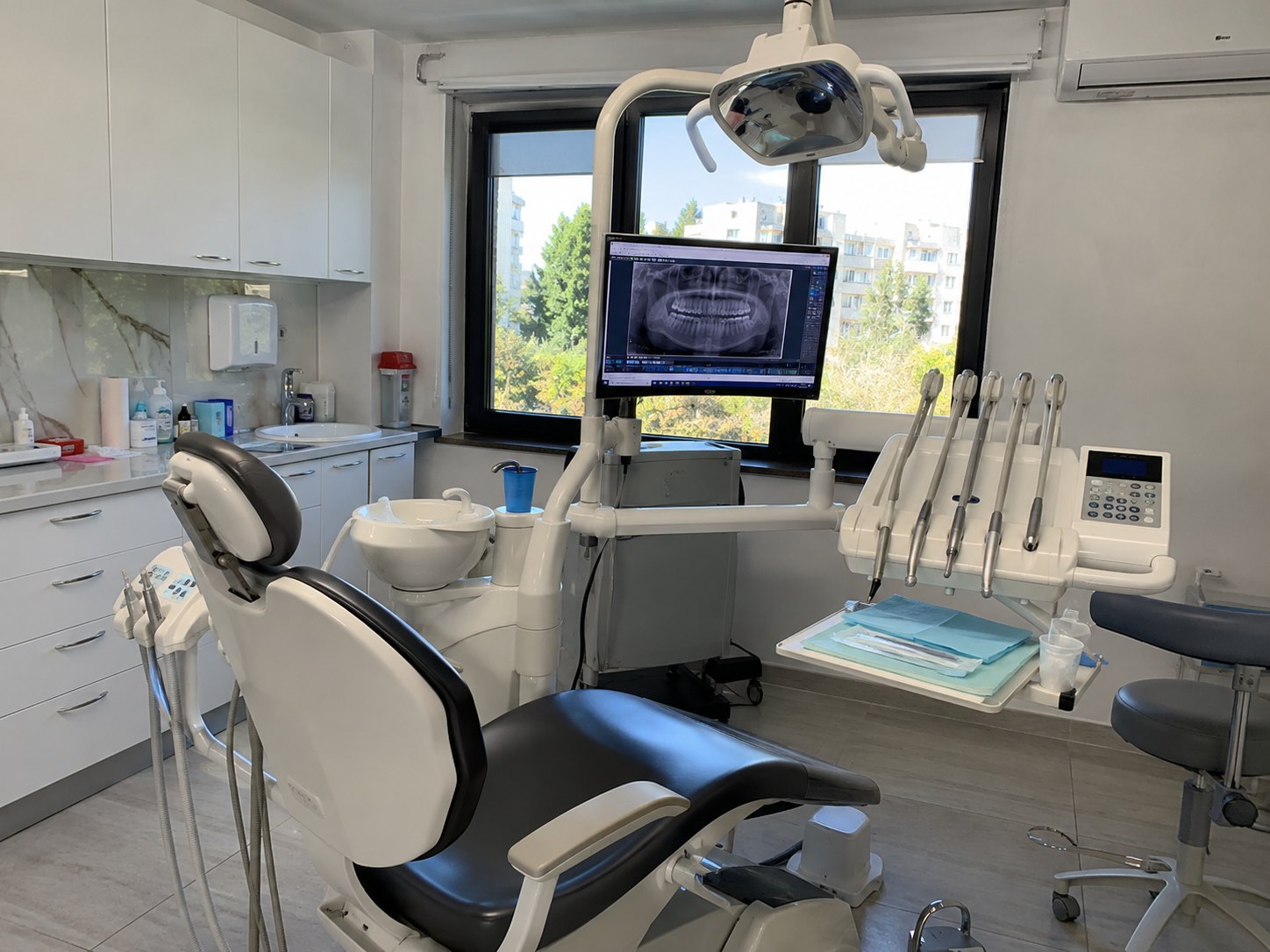 Cabinet stomatologic Sector 4, scaun dentar si echipament modern